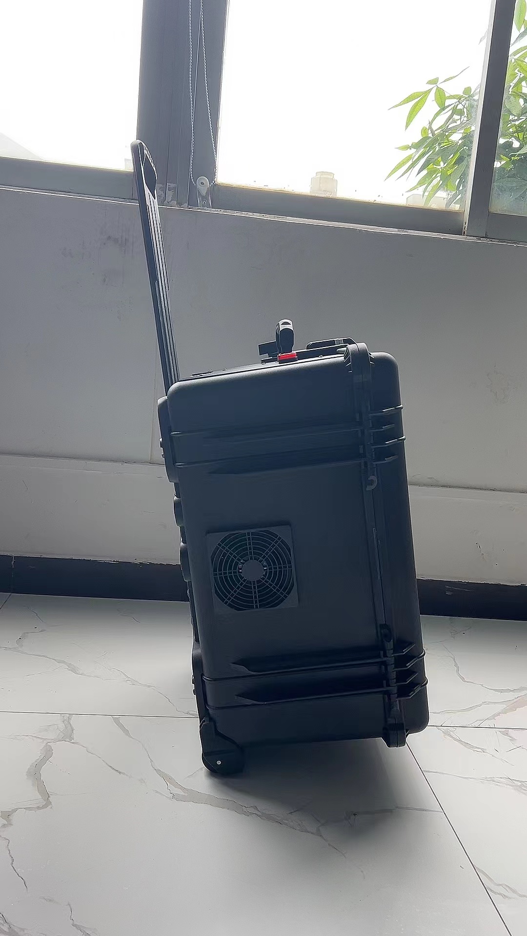 新宁手拉箱型移动通信干扰器